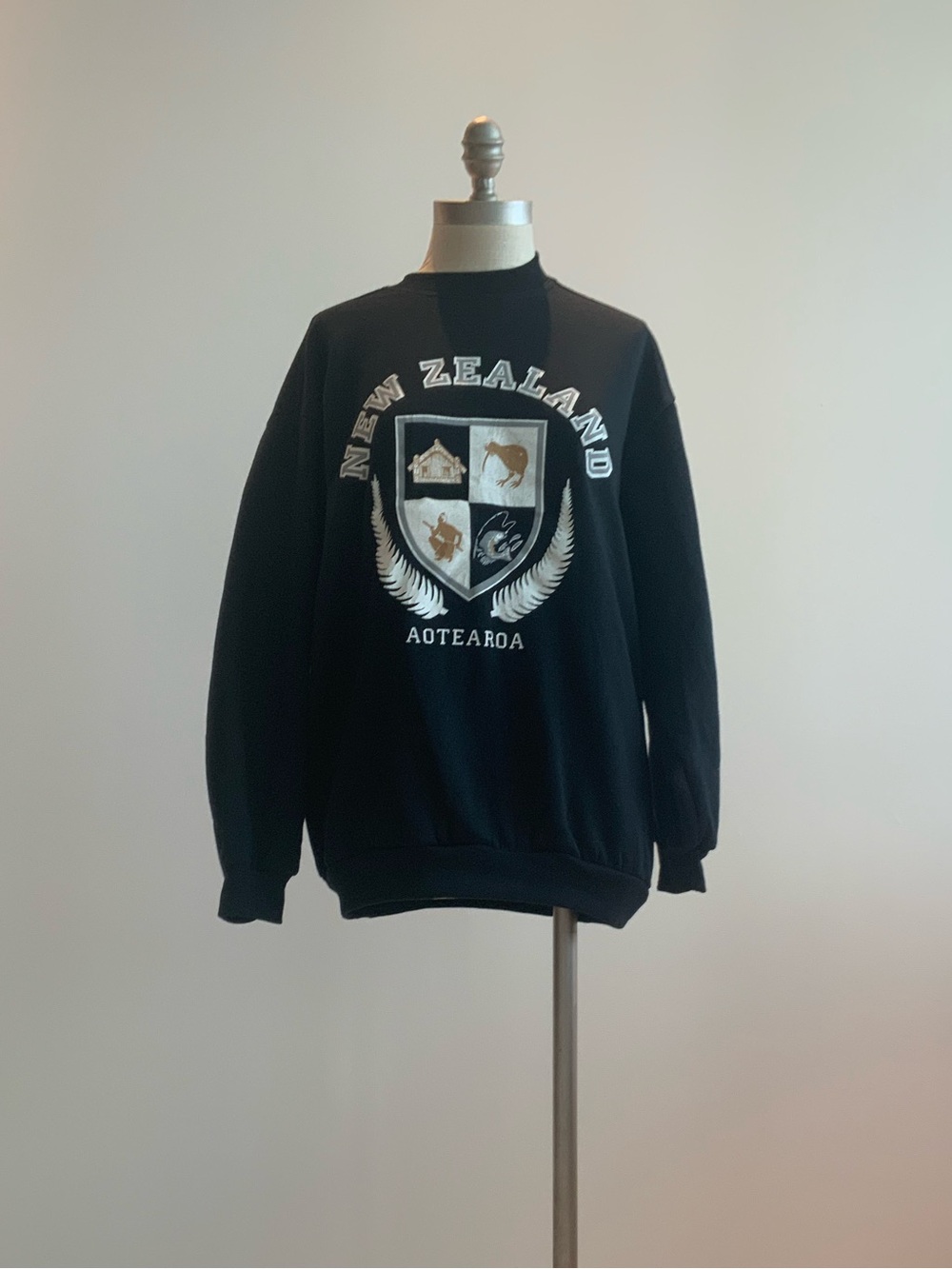 New Zealand Aotearoa Black Crewneck Sweatshirt Sz Med NWOT
